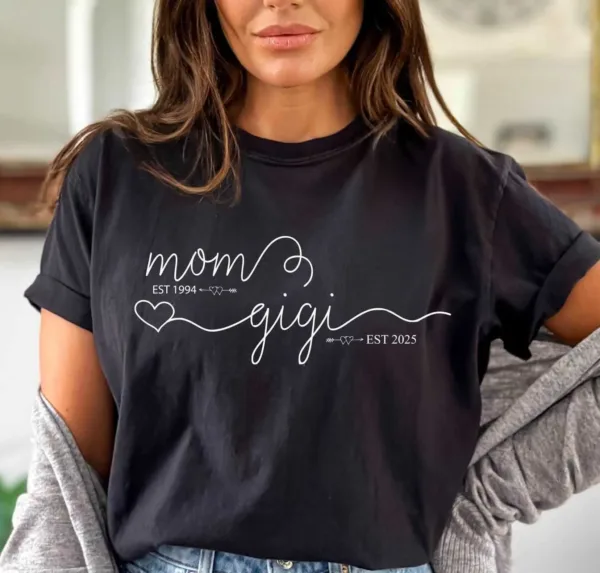 Mom Est Gigi Est Custom Shirt - Pregnancy Announcement Gift - Gigi T-Shirt - New Grandma Shirt - Pregnancy Reveal Gift for Mother's Day