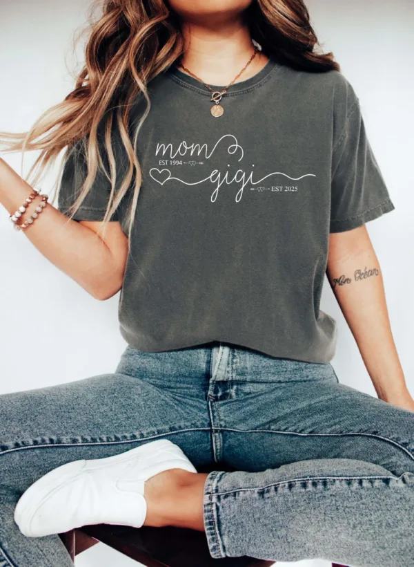Mom Est Gigi Est Custom Shirt - Pregnancy Announcement Gift - Gigi T-Shirt - New Grandma Shirt - Pregnancy Reveal Gift for Mother's Day