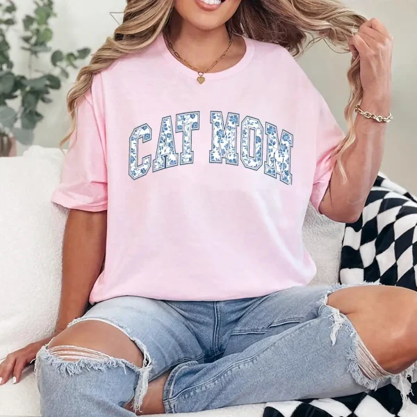 Cat Mom T-Shirt – Cute Gift for Cat Moms on Mother’s Day, New Fur Mama Tee for Cat Lovers, Cozy Cat Mama Graphic Top