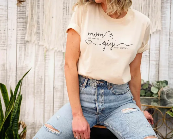 Mom Est Gigi Est Custom Shirt - Pregnancy Announcement Gift - Gigi T-Shirt - New Grandma Shirt - Pregnancy Reveal Gift for Mother's Day