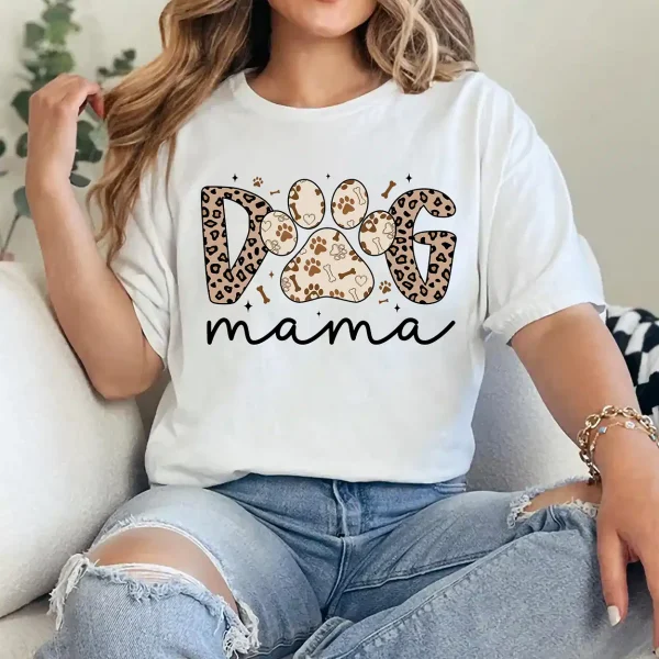 Dog Mama T-Shirt with Leopard Print – Retro Dog Mom Graphic Tee, Cute Gift for Pet Moms, Mother's Day Shirt for Dog Lovers, Trendy Mama Outfit