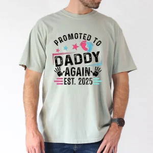 Casual-Cotton-T-Shirt-with-Promoted-to-Daddy-Again-Est.-2025-Print-Crew-Neck-Short-Sleeve-Regular-Fit-All-Season-Knit-Fabric-Tee-for-Daily-Casual-Wear-220gm2-1.webp Promoted to Daddy Again Est. 2025 Print Tee T-Shirt, The Best Father's Day Gift