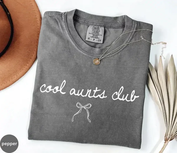 Cool Aunt Club T-Shirt With Bow, Cute Auntie Shirts, Gift for Aunt, Pregnancy Reveal to Aunt Cool Aunt Club