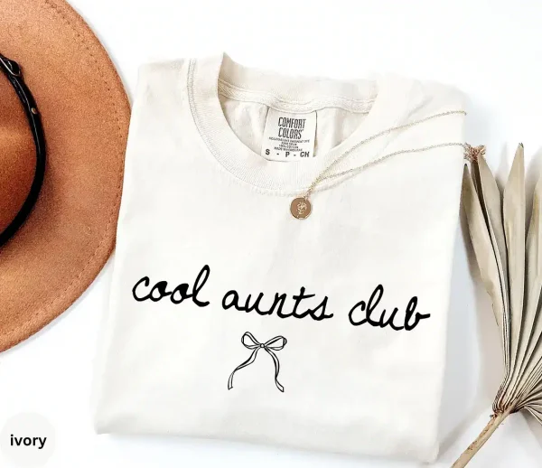 Cool Aunt Club T-Shirt With Bow, Cute Auntie Shirts, Gift for Aunt, Pregnancy Reveal to Aunt Cool Aunt Club