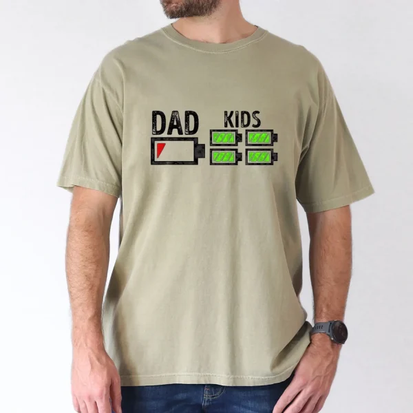Dad of Four Low Battery Funny Father of 4 Boys Girls Dad T-Shirt, The Best Father's Day Gift