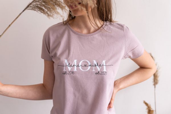Personalised MOM t-shirt, Mama t-shirt with children's names and year, Mother's Day Gift