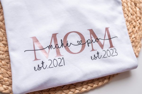 Personalised MOM t-shirt, Mama t-shirt with children's names and year, Mother's Day Gift